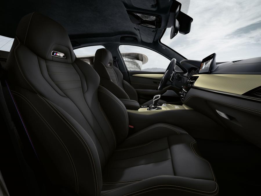 Интерьер BMW M5 Competition Edition 35 Jahre (F90) 2019 года  (WW) (фото 9 из 13)